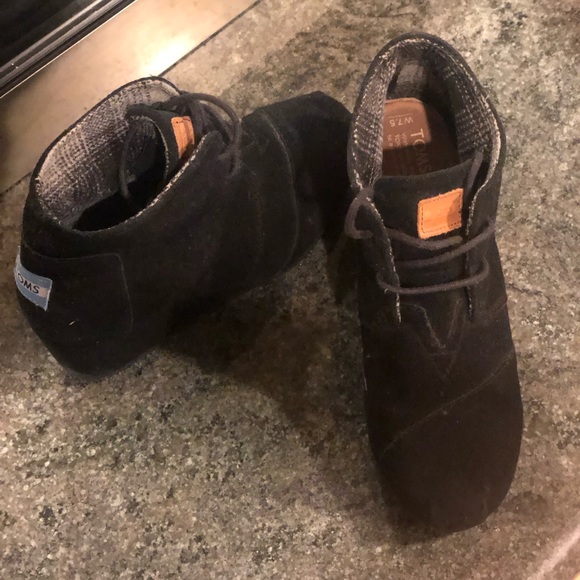 TOMS wedge black booties. Size 7.5 - Picture 2 of 3